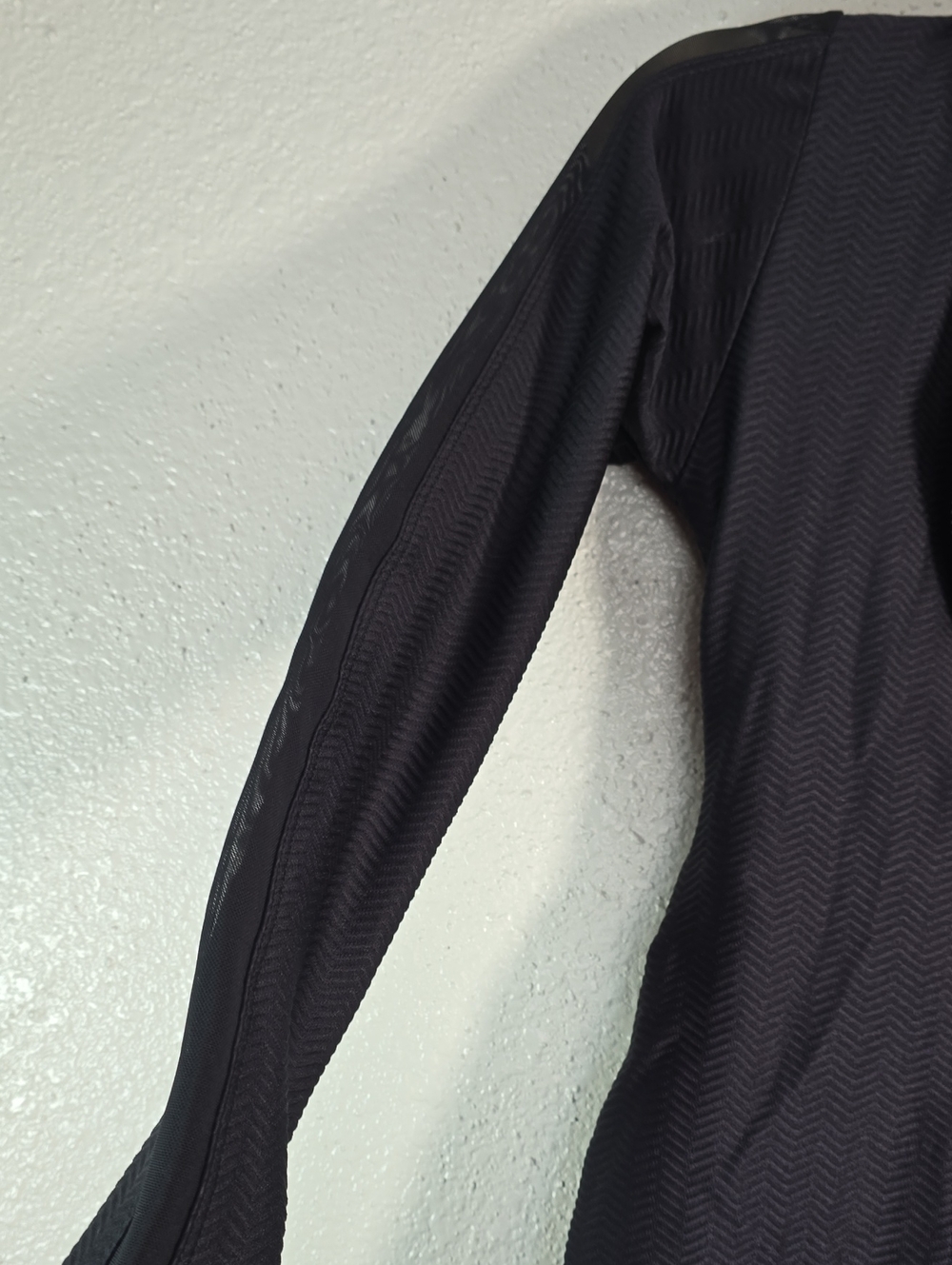 Rhaika Black Zip-Front Long Sleeve Top - Picture 5 of 10